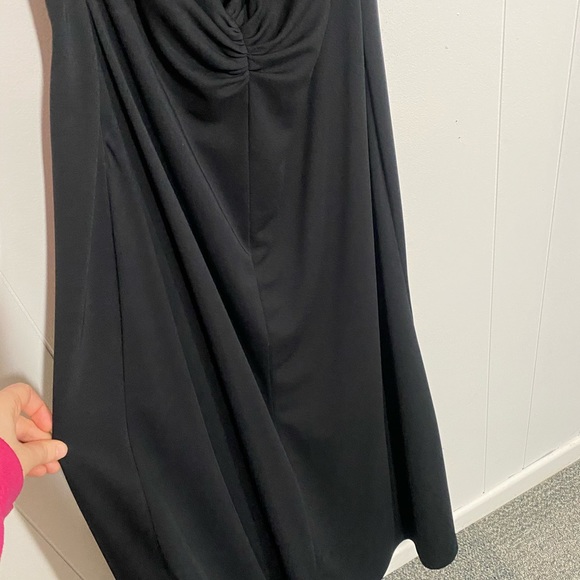 Gorgeous Black Gown - Picture 4 of 5